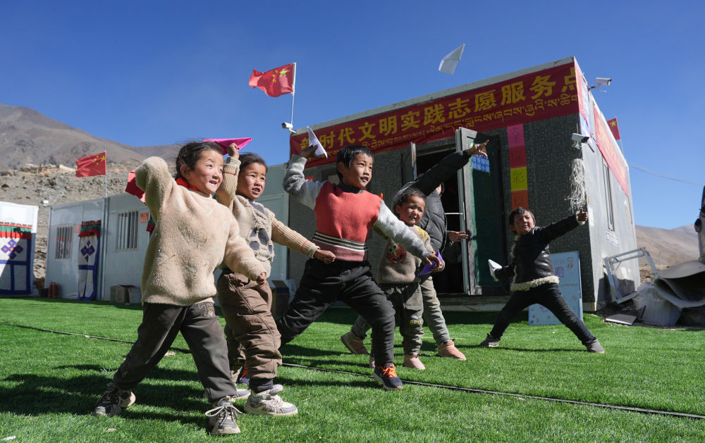 向着中国式现代化奋力进发——写在2025年天下两会召开之际 - 皇家国际