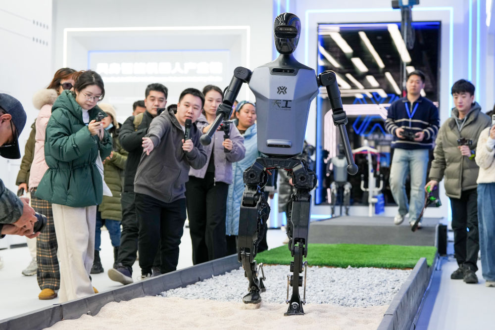 向着中国式现代化奋力进发——写在2025年天下两会召开之际 - 皇家国际