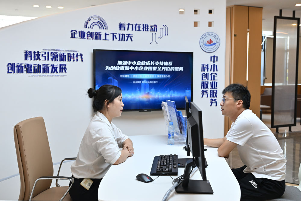 向着中国式现代化奋力进发——写在2025年天下两会召开之际 - 皇家国际