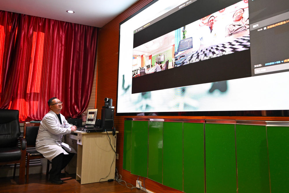 向着中国式现代化奋力进发——写在2025年天下两会召开之际 - 皇家国际