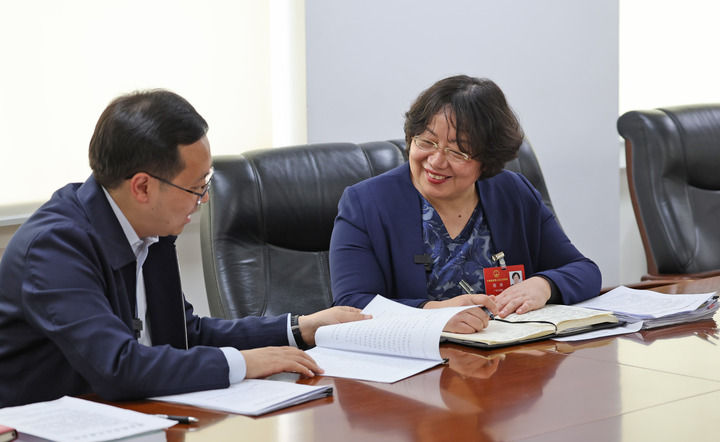听民意 汇民智丨让“民意直通车”越发便捷高效——2025年旁听天下两会事情扫描 - 皇家国际