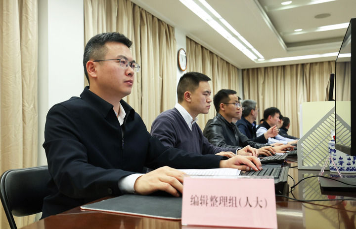 听民意 汇民智丨让“民意直通车”越发便捷高效——2025年旁听天下两会事情扫描 - 皇家国际