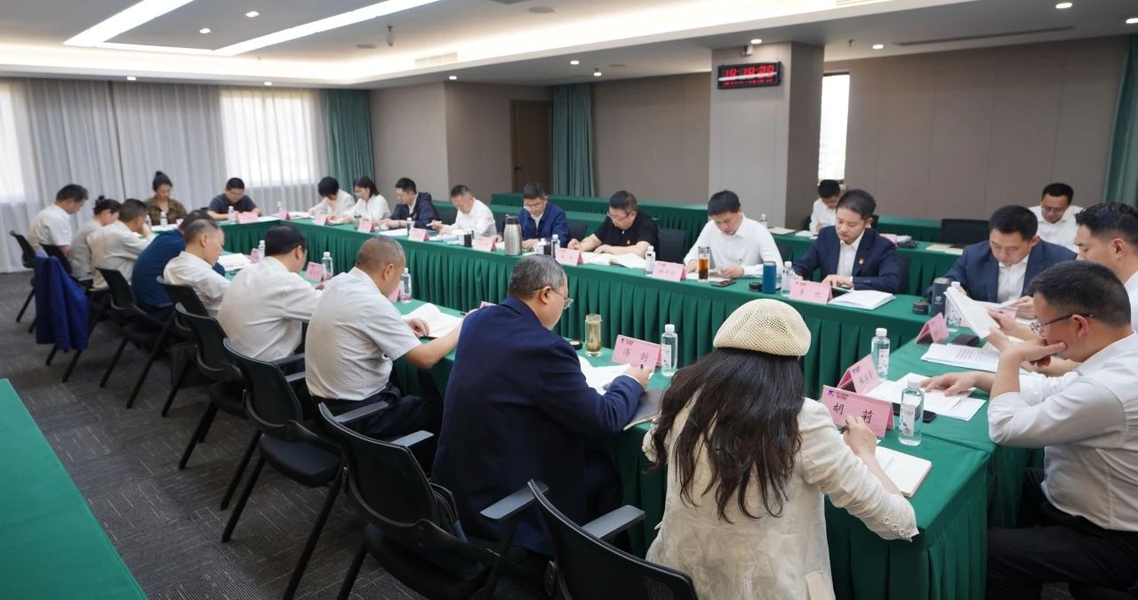 省皇家国际集团举行深入贯彻中央八项划定精神学习教育念书班暨党委理论学习中心组 专题学习（扩大）聚会 - 皇家国际