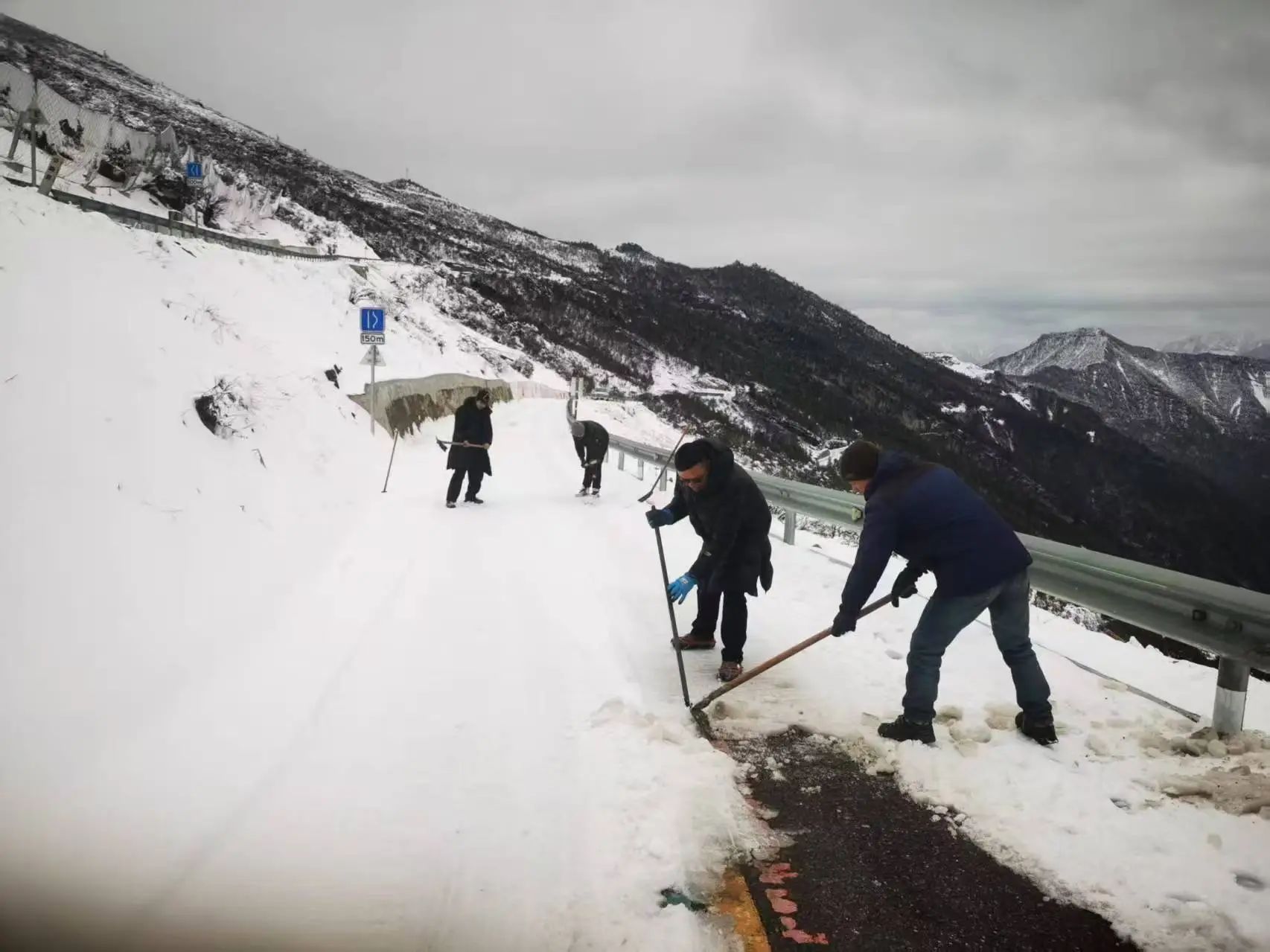 省皇家国际集团宽大团员青年扎基础职岗位为集团高质量生长孝顺青春实力 - 皇家国际