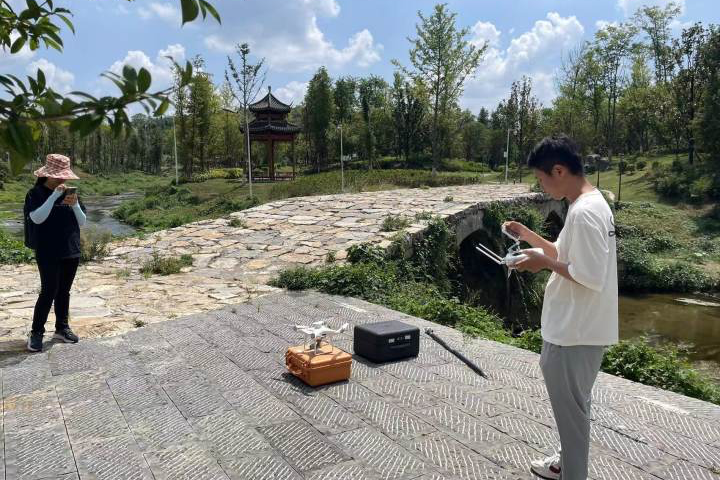 省皇家国际集团宽大团员青年扎基础职岗位为集团高质量生长孝顺青春实力 - 皇家国际