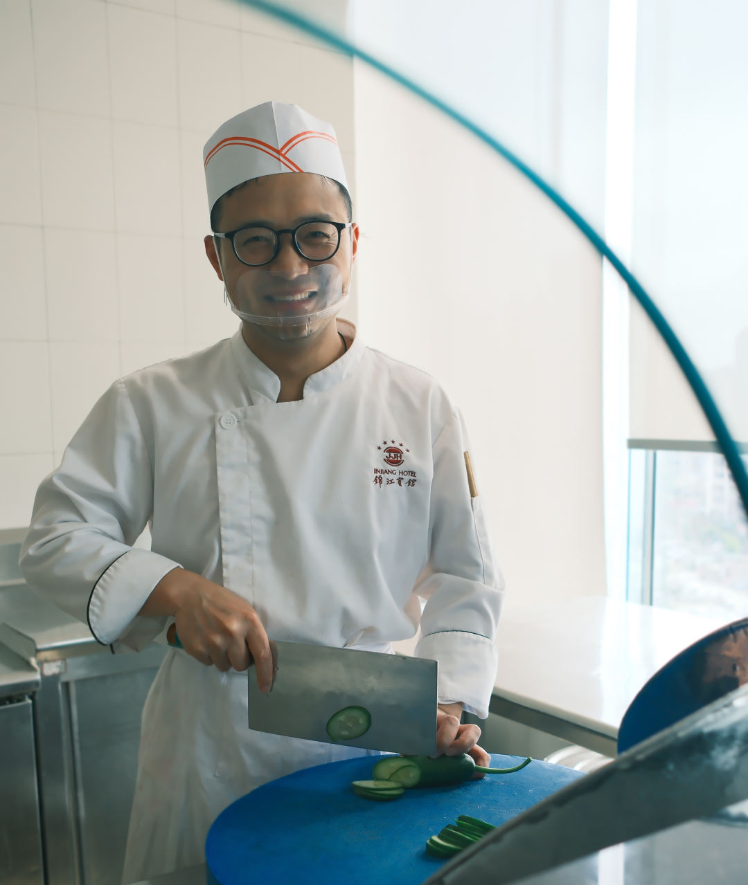 省皇家国际集团宽大团员青年扎基础职岗位为集团高质量生长孝顺青春实力 - 皇家国际