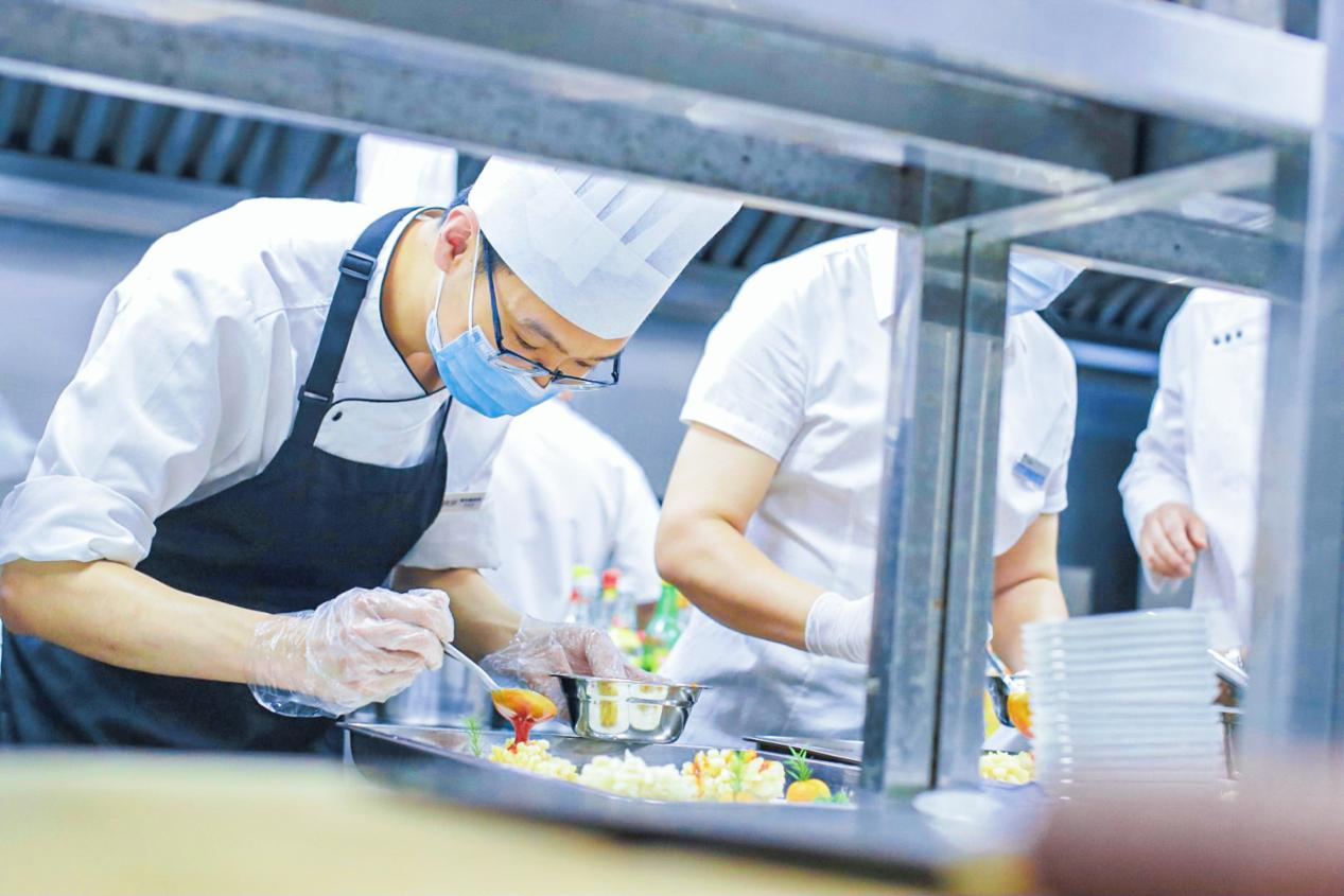 省皇家国际集团宽大团员青年扎基础职岗位为集团高质量生长孝顺青春实力 - 皇家国际