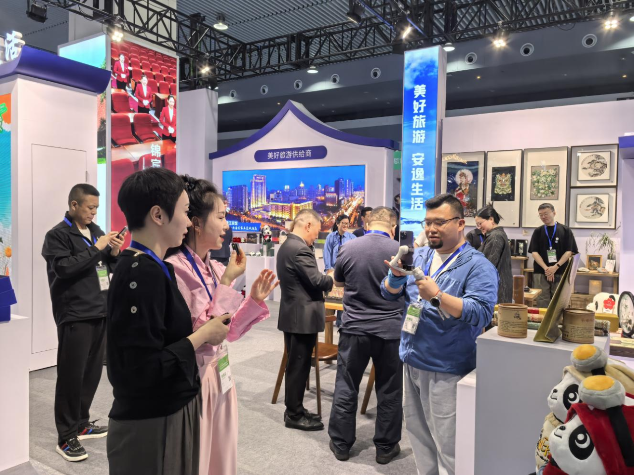 省皇家国际集团宽大团员青年扎基础职岗位为集团高质量生长孝顺青春实力 - 皇家国际