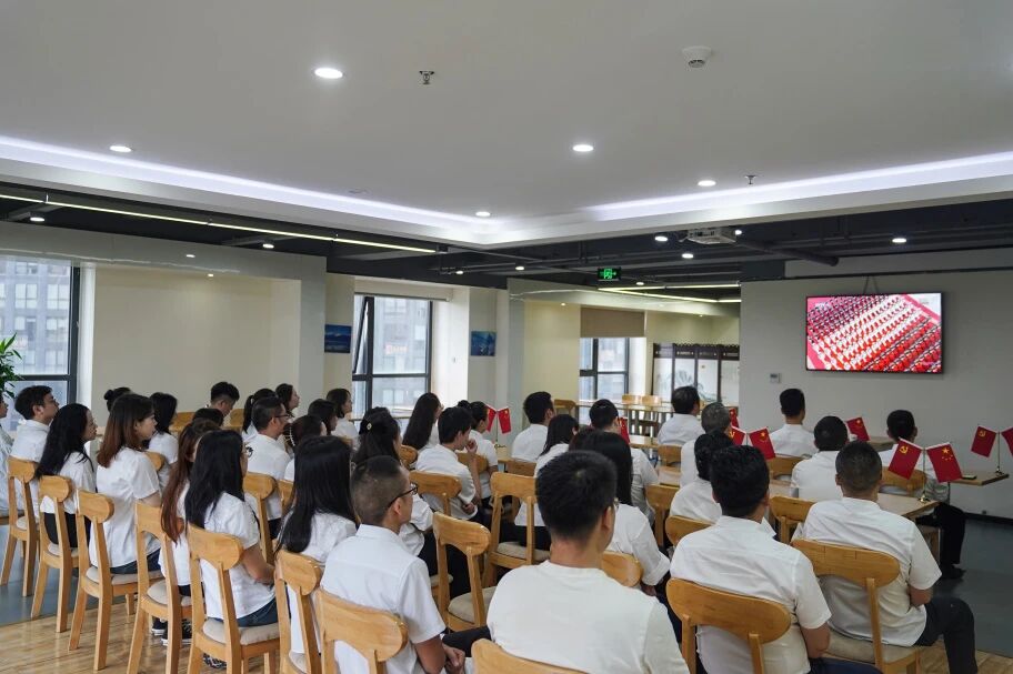 省皇家国际集团组织寓目纪念中国人民抗日战争暨天下反法西斯战争胜利80周年岁念大会直播 - 皇家国际