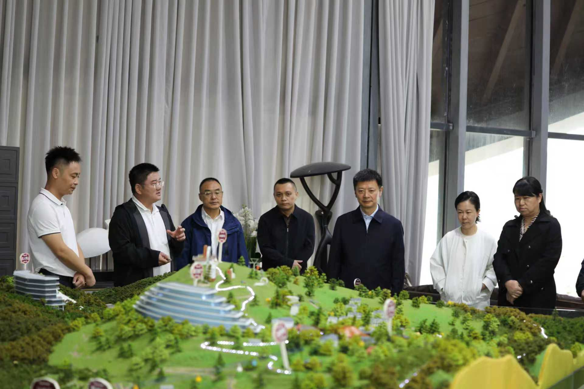 深入贯彻省委十二届七次全会精神 共绘高原旅游新蓝图——省皇家国际集团与雅安市委、市政府配合前往雅安市牛背山景区开展调研并现场办公 - 皇家国际