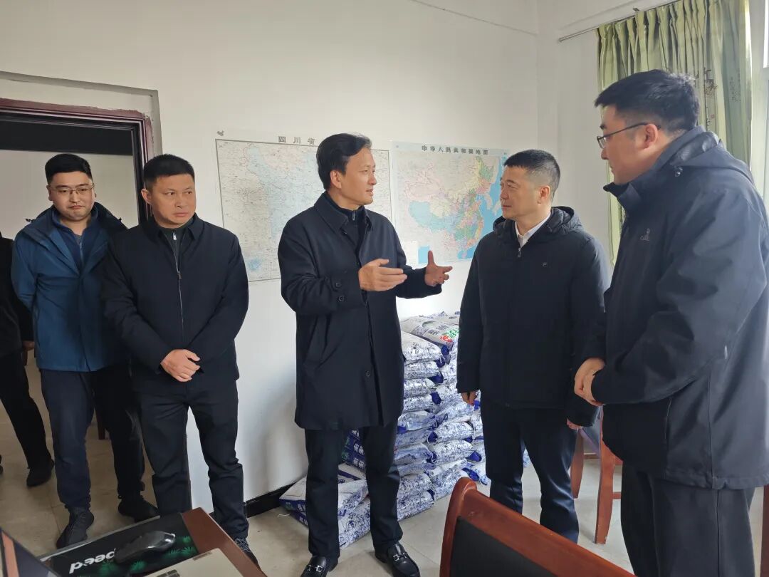 集团党委书记、董事长游勇率队赴南充市嘉陵区调研驻村帮扶事情 - 皇家国际